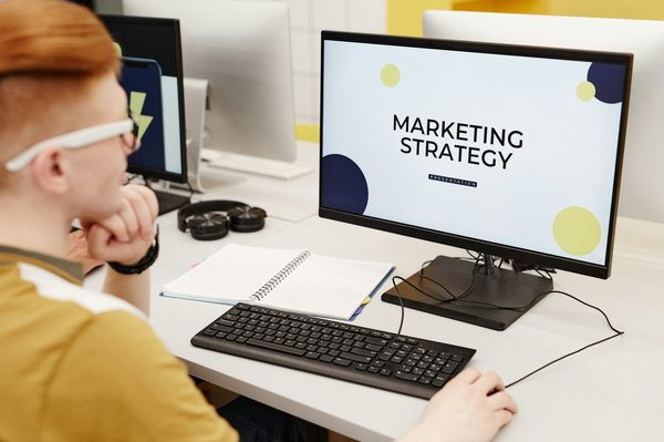 Stratégie marketing : clés pour une présence durable